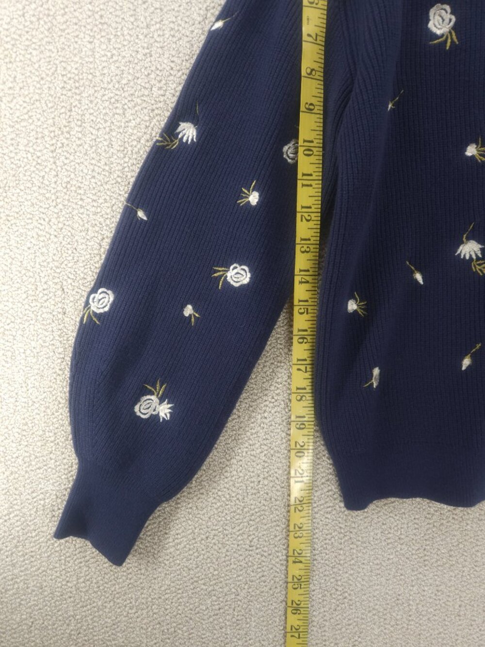 🇨🇦 Devoted by Dex, Cardigan, Floral Embroidered Balloon Sleeve, Navy, Size XS - Picture 3 of 6